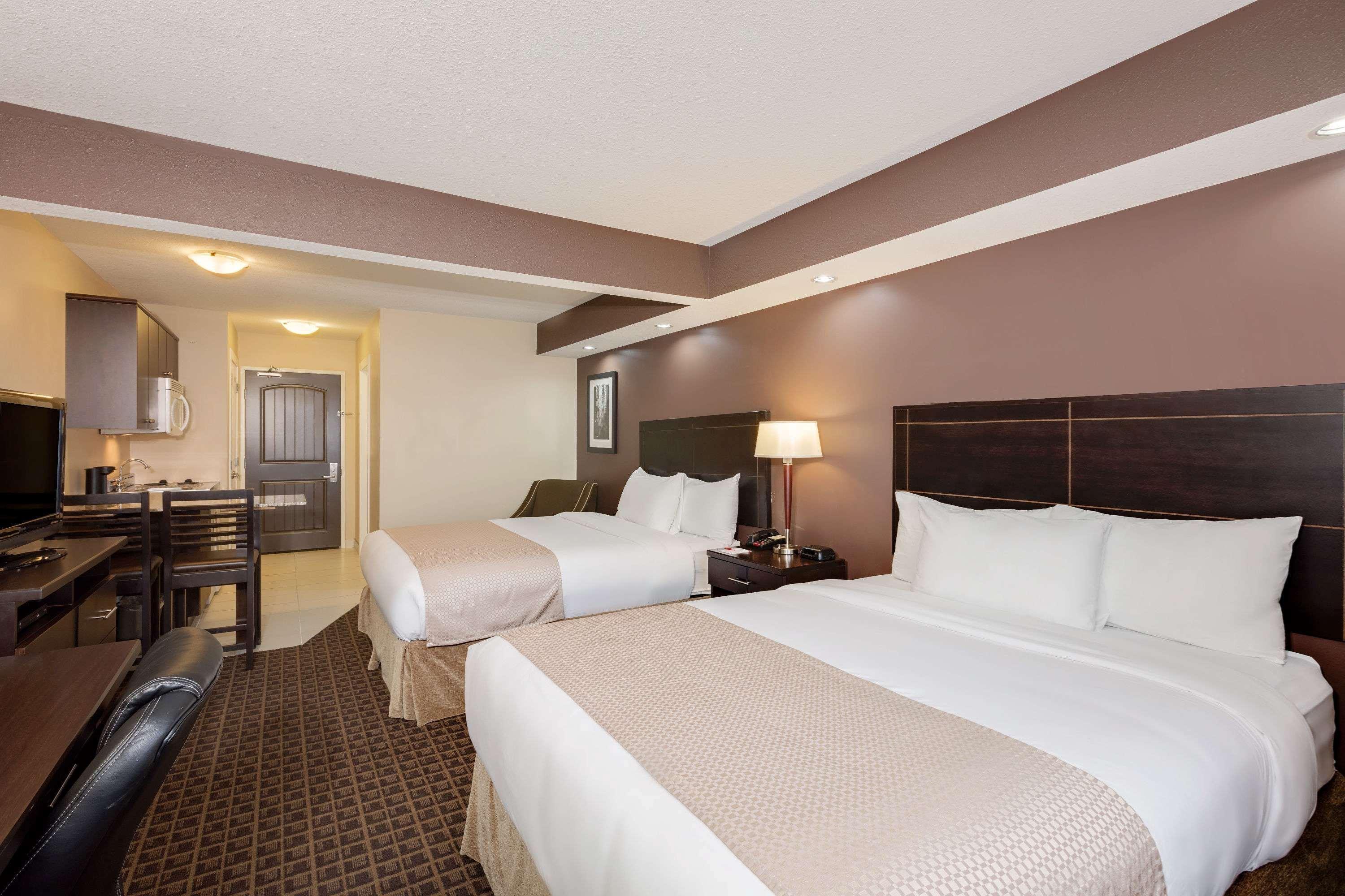 Ramada By Wyndham Cold Lake Dış mekan fotoğraf