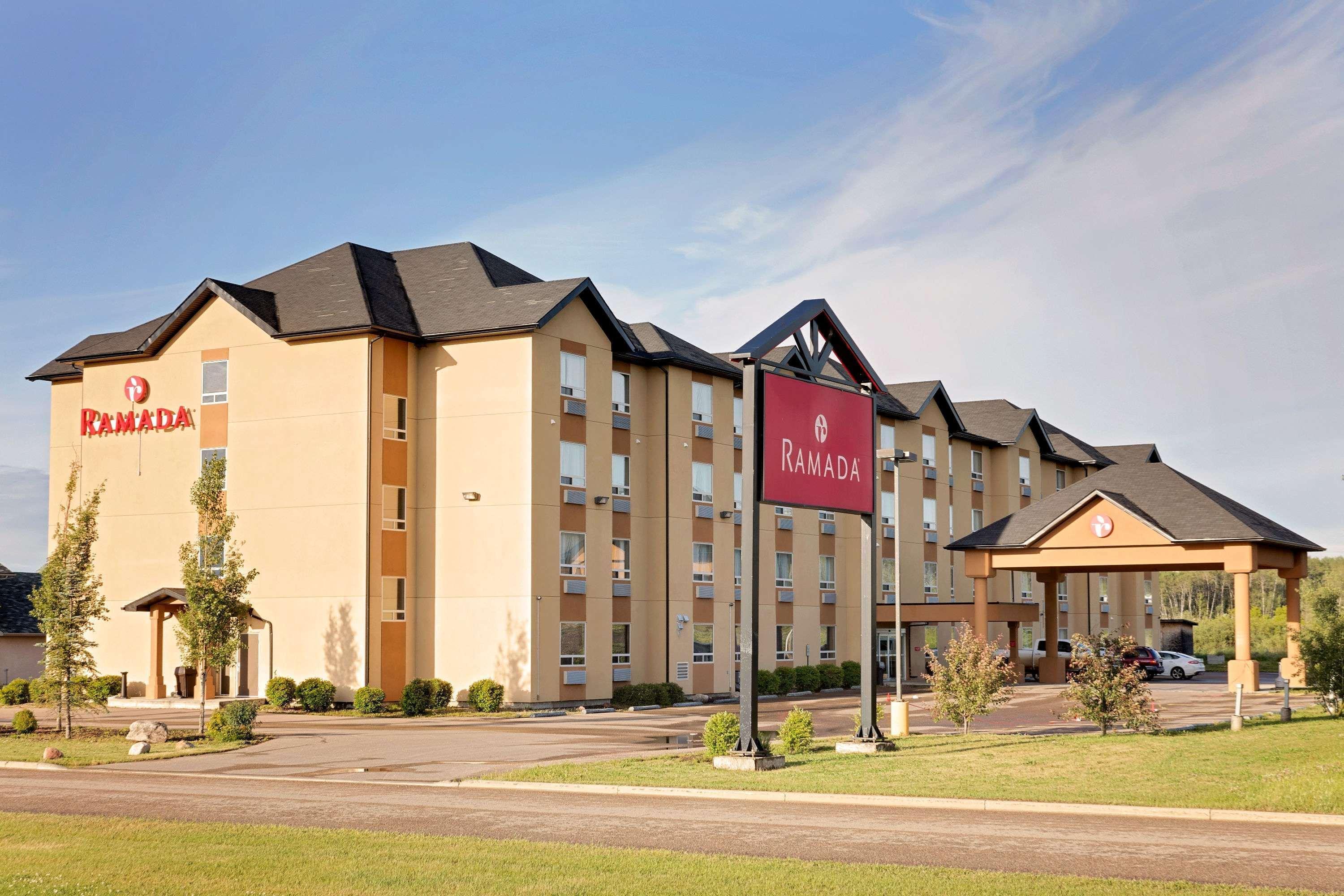 Ramada By Wyndham Cold Lake Dış mekan fotoğraf