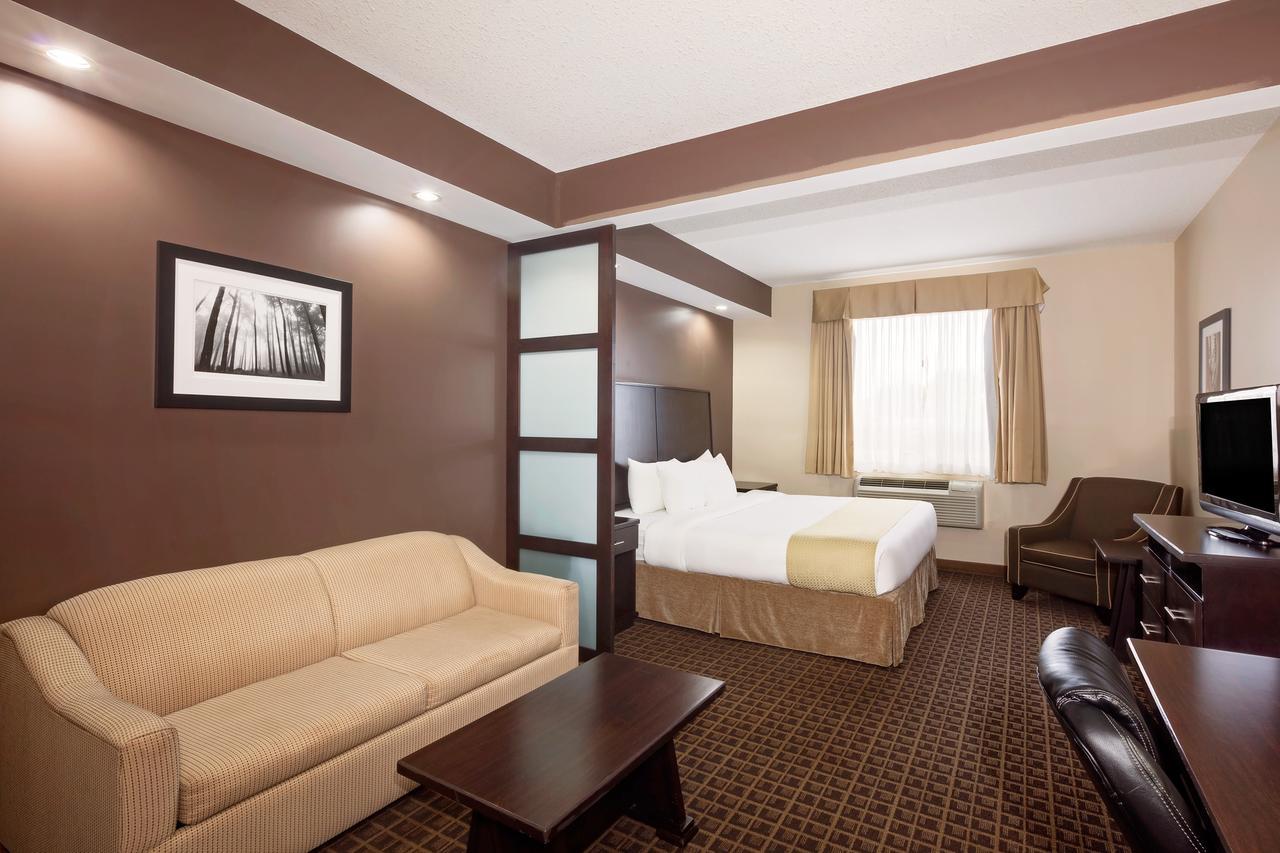 Ramada By Wyndham Cold Lake Dış mekan fotoğraf