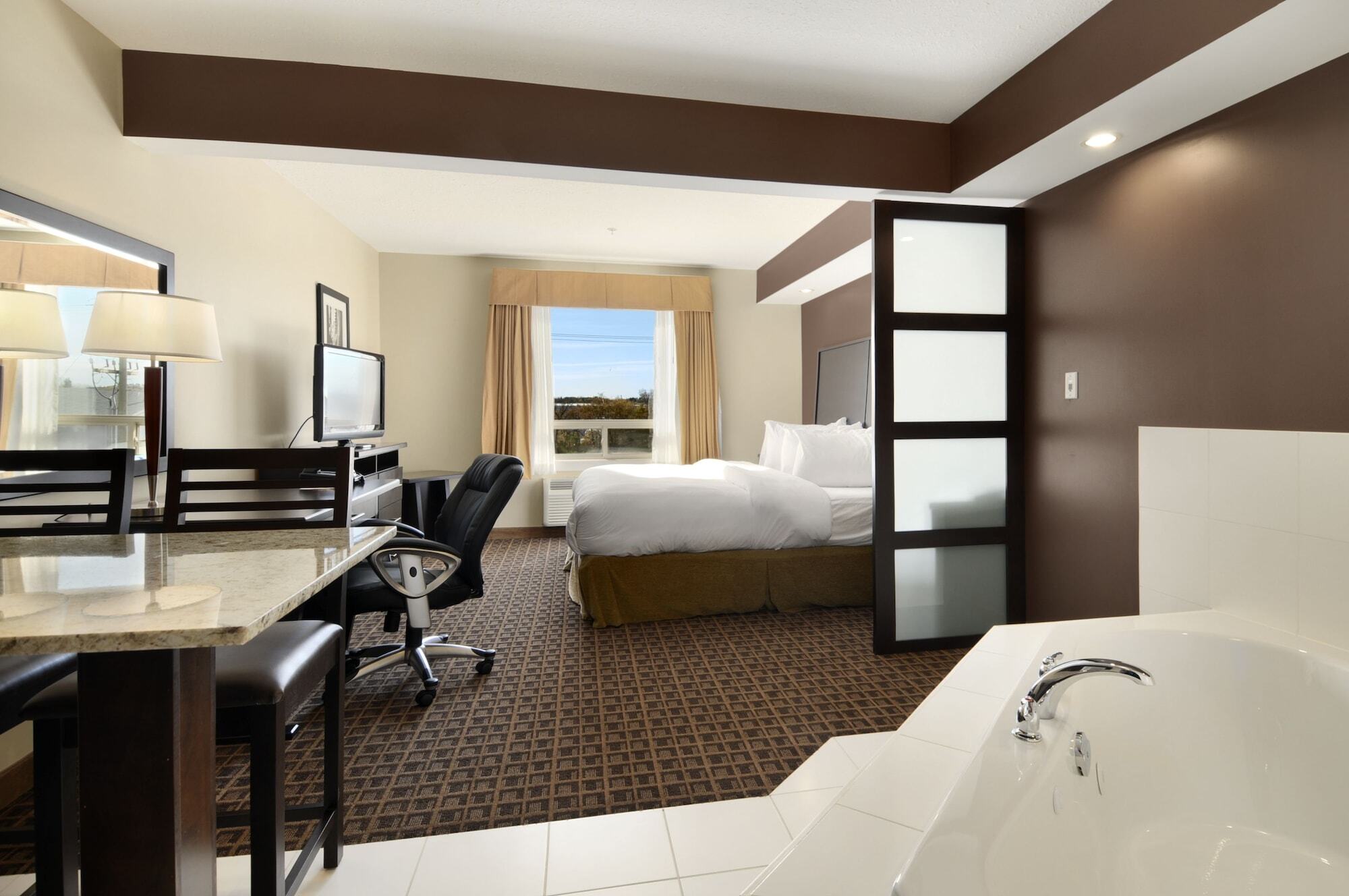 Ramada By Wyndham Cold Lake Dış mekan fotoğraf
